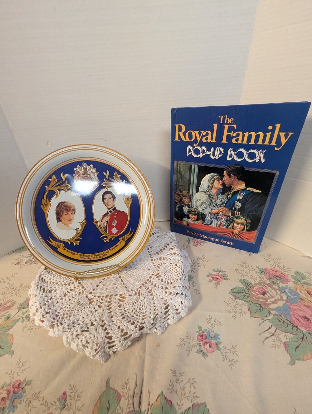 Vintage Royal Wedding 1981 Princess Diana & Prince Charles Metal Tray Book Lot